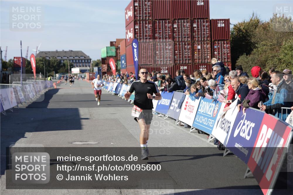 03.10.2025 - Köhlbrandbrückenlauf Jannik Wohlers http://msf.ph/oto/9095600 03.10.2025 12:55:07 Ziel 5765, 6130, 6410 meine-sportfotos.de