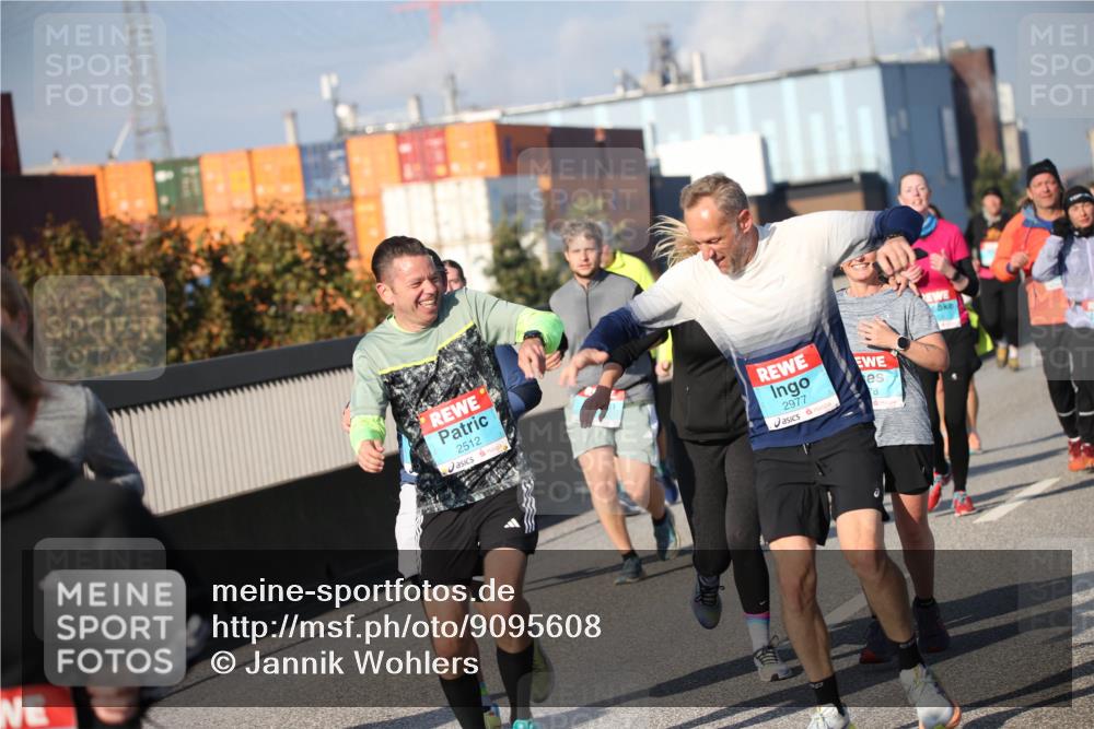 03.10.2025 - Köhlbrandbrückenlauf Jannik Wohlers http://msf.ph/oto/9095608 03.10.2025 10:04:22 Position 3 2512, 2977, 78 meine-sportfotos.de