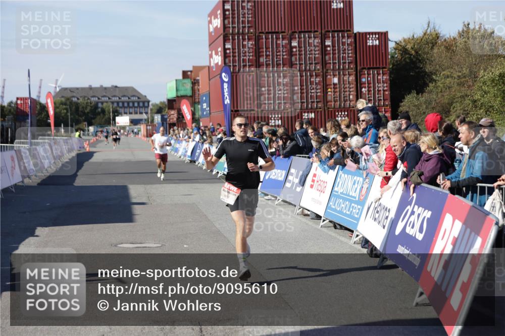 03.10.2025 - Köhlbrandbrückenlauf Jannik Wohlers http://msf.ph/oto/9095610 03.10.2025 12:55:07 Ziel 5765, 6130, 6410 meine-sportfotos.de
