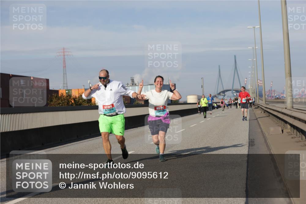 03.10.2025 - Köhlbrandbrückenlauf Jannik Wohlers http://msf.ph/oto/9095612 03.10.2025 10:13:54 Position 3 3439, 3453 meine-sportfotos.de