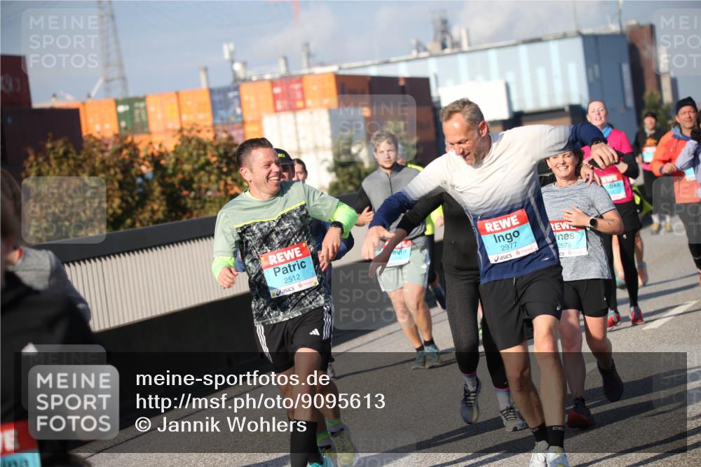 03.10.2025 - Köhlbrandbrückenlauf Jannik Wohlers http://msf.ph/oto/9095613 03.10.2025 10:04:22 Position 3 2512, 2977, 2978 meine-sportfotos.de