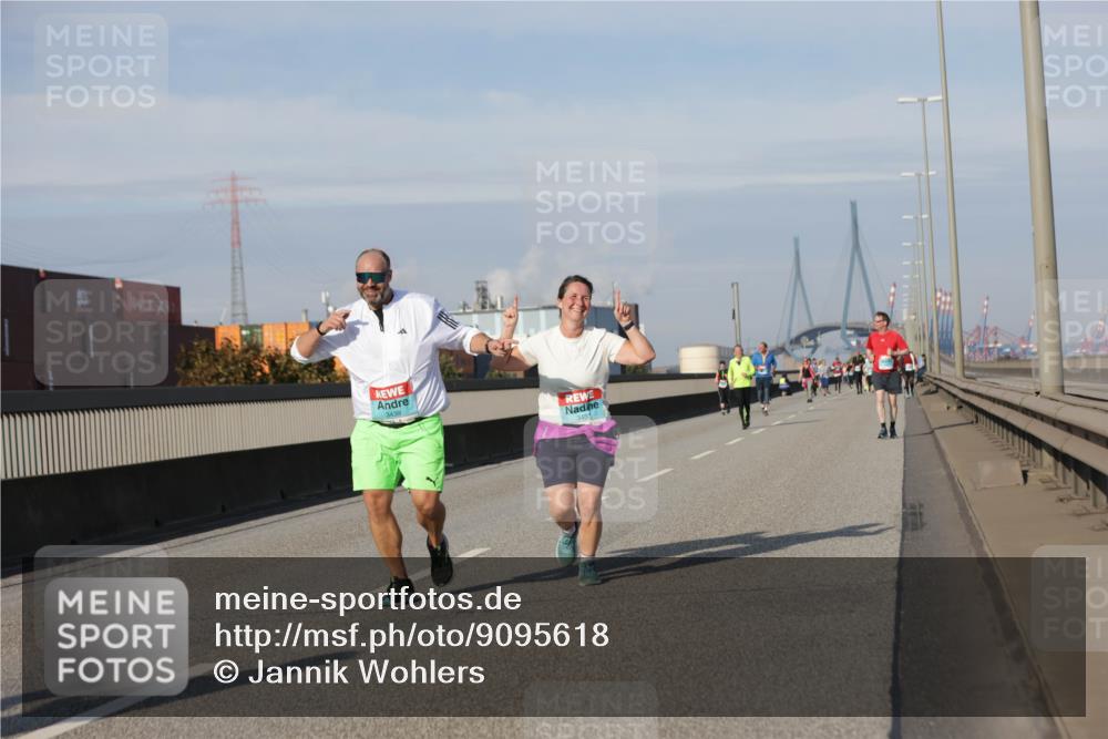 03.10.2025 - Köhlbrandbrückenlauf Jannik Wohlers http://msf.ph/oto/9095618 03.10.2025 10:13:54 Position 3 3439, 3453 meine-sportfotos.de