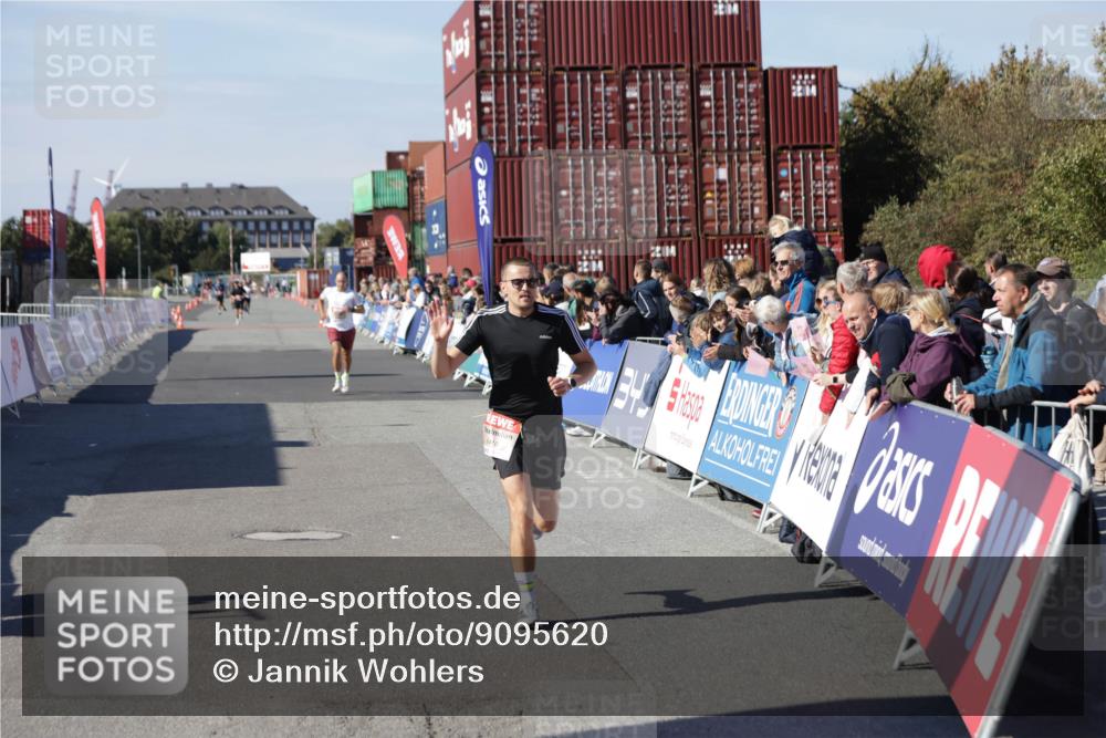 03.10.2025 - Köhlbrandbrückenlauf Jannik Wohlers http://msf.ph/oto/9095620 03.10.2025 12:55:07 Ziel 5765, 6130, 6410 meine-sportfotos.de