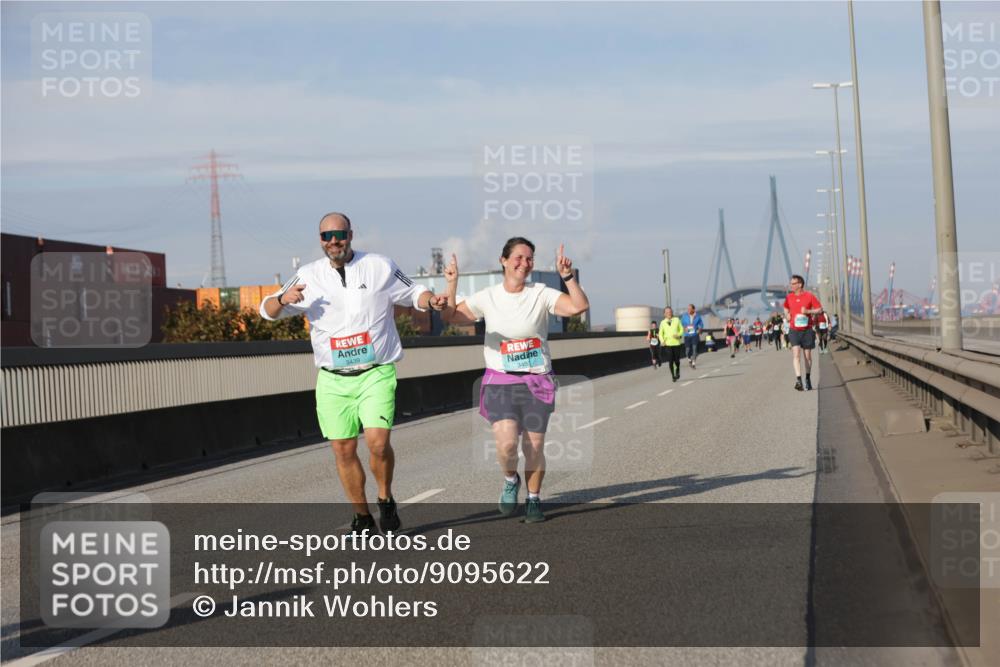 03.10.2025 - Köhlbrandbrückenlauf Jannik Wohlers http://msf.ph/oto/9095622 03.10.2025 10:13:54 Position 3 3453 meine-sportfotos.de