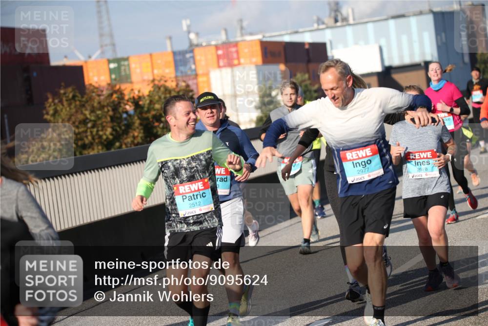 03.10.2025 - Köhlbrandbrückenlauf Jannik Wohlers http://msf.ph/oto/9095624 03.10.2025 10:04:22 Position 3 2512, 2977, 2978 meine-sportfotos.de