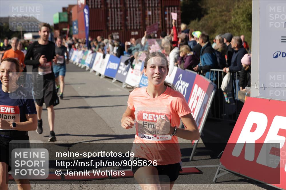 03.10.2025 - Köhlbrandbrückenlauf Jannik Wohlers http://msf.ph/oto/9095626 03.10.2025 13:20:55 Ziel 4709, 4915, 4916, 5006, 5084, 5130, 5156, 5169, 5377, 5480, 5488, 5501, 5774, 6296, 6645, 6646, 6648, 6650, 6703, 6780 meine-sportfotos.de