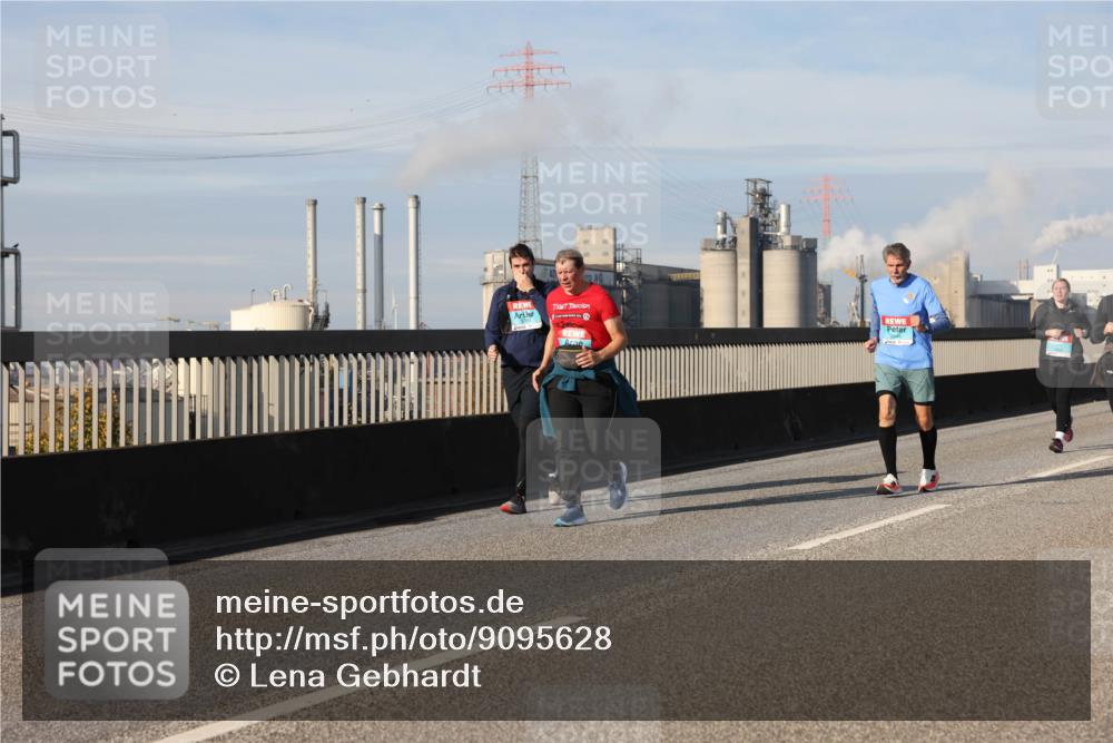 03.10.2025 - Köhlbrandbrückenlauf Lena Gebhardt http://msf.ph/oto/9095628 03.10.2025 10:09:51 Position 2  meine-sportfotos.de