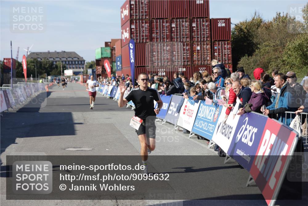 03.10.2025 - Köhlbrandbrückenlauf Jannik Wohlers http://msf.ph/oto/9095632 03.10.2025 12:55:07 Ziel 5765, 6130, 6410 meine-sportfotos.de