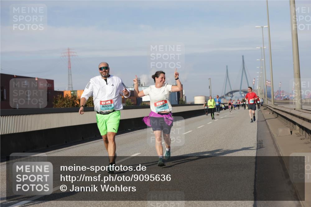 03.10.2025 - Köhlbrandbrückenlauf Jannik Wohlers http://msf.ph/oto/9095636 03.10.2025 10:13:54 Position 3 3439, 3453 meine-sportfotos.de