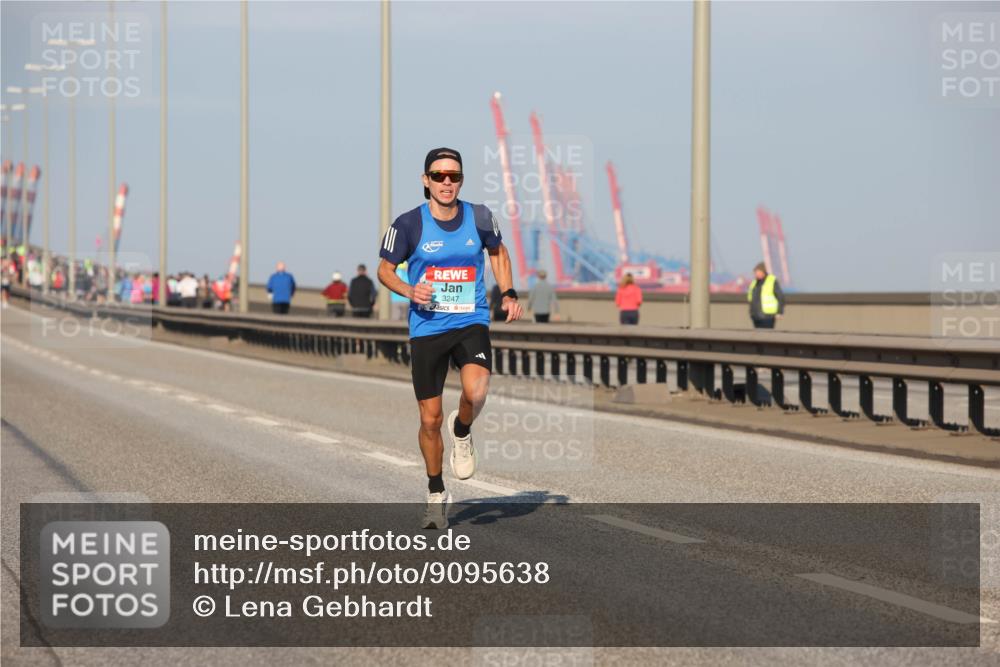 03.10.2025 - Köhlbrandbrückenlauf Lena Gebhardt http://msf.ph/oto/9095638 03.10.2025 09:32:19 Position 2 3247 meine-sportfotos.de
