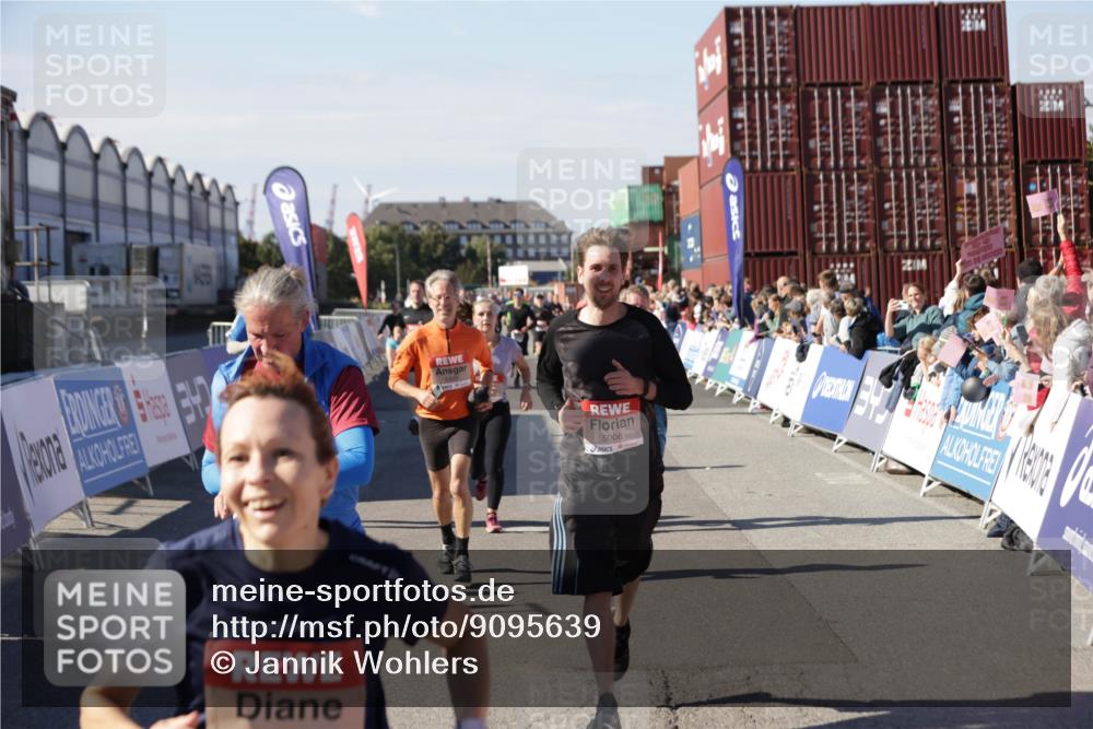 03.10.2025 - Köhlbrandbrückenlauf Jannik Wohlers http://msf.ph/oto/9095639 03.10.2025 13:20:55 Ziel 4709, 4915, 4916, 5006, 5084, 5130, 5156, 5169, 5377, 5480, 5488, 5501, 5774, 6296, 6645, 6646, 6648, 6650, 6703, 6780 meine-sportfotos.de