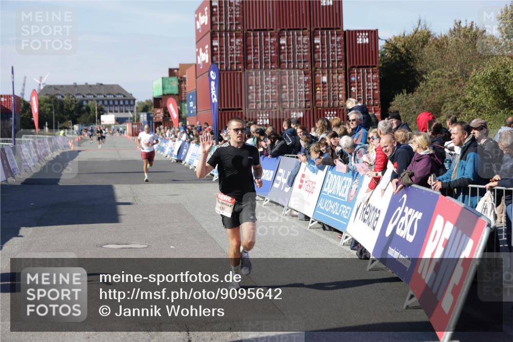 03.10.2025 - Köhlbrandbrückenlauf Jannik Wohlers http://msf.ph/oto/9095642 03.10.2025 12:55:07 Ziel 5765, 6130, 6410 meine-sportfotos.de