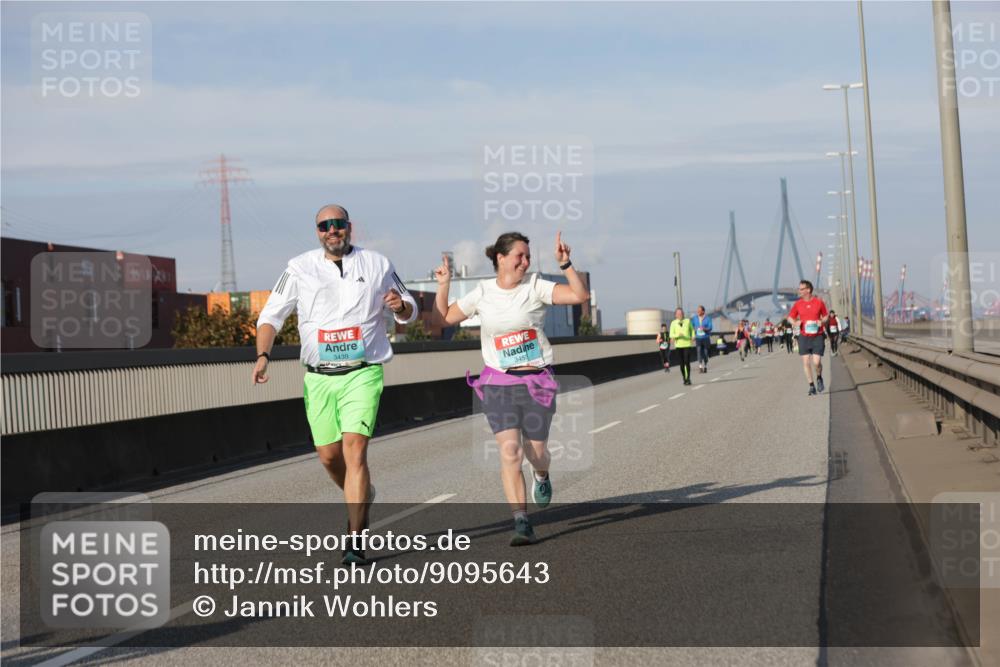 03.10.2025 - Köhlbrandbrückenlauf Jannik Wohlers http://msf.ph/oto/9095643 03.10.2025 10:13:54 Position 3 3439, 3453 meine-sportfotos.de