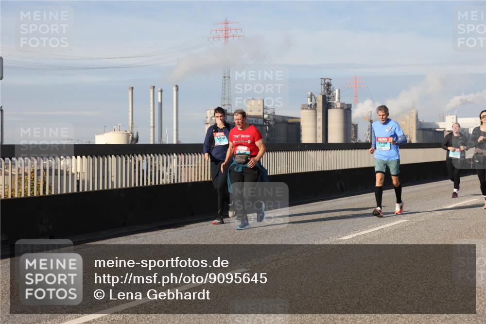 03.10.2025 - Köhlbrandbrückenlauf Lena Gebhardt http://msf.ph/oto/9095645 03.10.2025 10:09:51 Position 2  meine-sportfotos.de