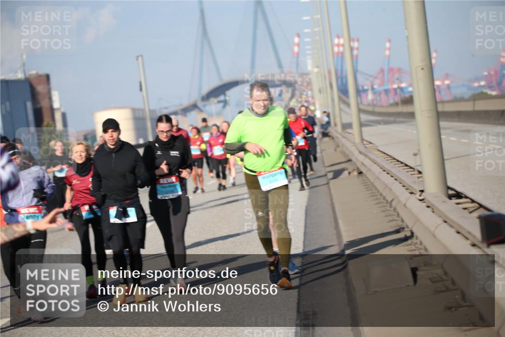 03.10.2025 - Köhlbrandbrückenlauf Jannik Wohlers http://msf.ph/oto/9095656 03.10.2025 10:04:24 Position 3 3129 meine-sportfotos.de