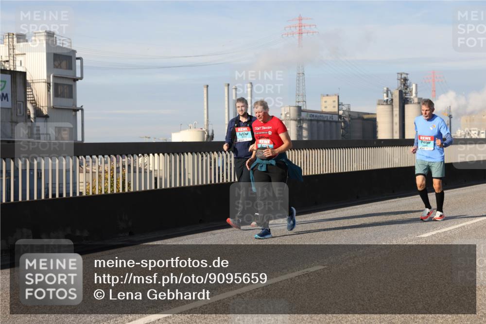 03.10.2025 - Köhlbrandbrückenlauf Lena Gebhardt http://msf.ph/oto/9095659 03.10.2025 10:09:51 Position 2  meine-sportfotos.de