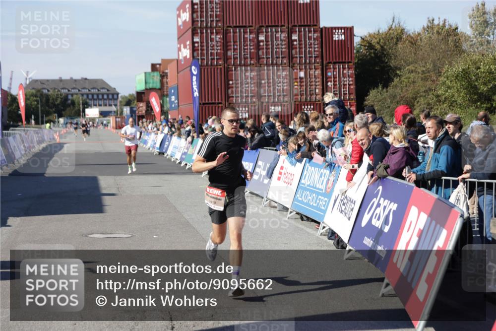 03.10.2025 - Köhlbrandbrückenlauf Jannik Wohlers http://msf.ph/oto/9095662 03.10.2025 12:55:07 Ziel 5765, 6130, 6410 meine-sportfotos.de