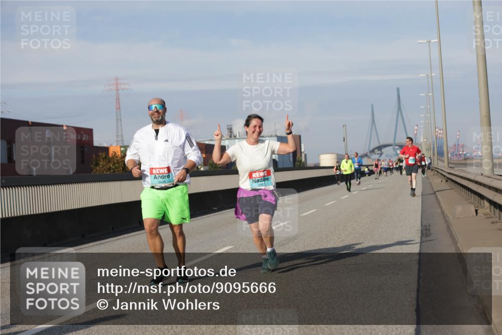 03.10.2025 - Köhlbrandbrückenlauf Jannik Wohlers http://msf.ph/oto/9095666 03.10.2025 10:13:54 Position 3 3439, 3453 meine-sportfotos.de