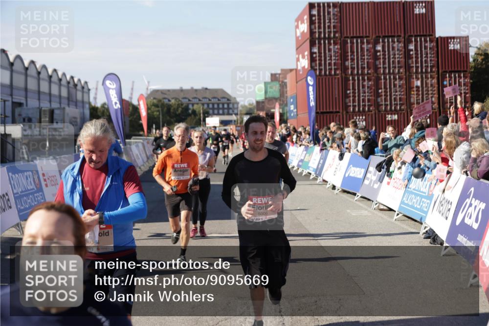 03.10.2025 - Köhlbrandbrückenlauf Jannik Wohlers http://msf.ph/oto/9095669 03.10.2025 13:20:55 Ziel 4709, 4915, 4916, 5006, 5084, 5130, 5156, 5169, 5377, 5480, 5488, 5501, 5774, 6296, 6645, 6646, 6648, 6650, 6703, 6780 meine-sportfotos.de