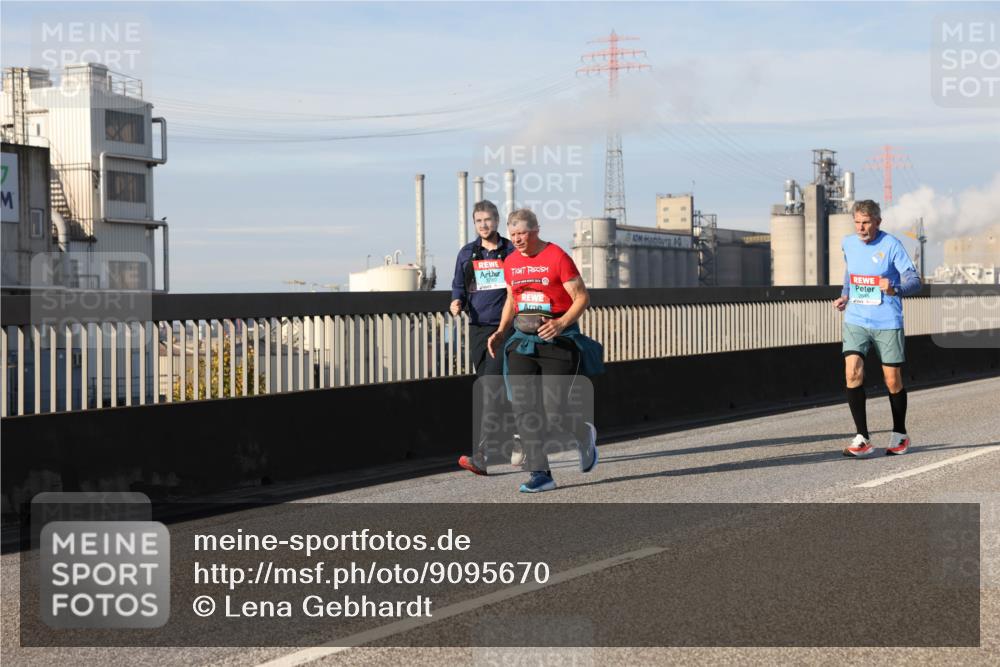 03.10.2025 - Köhlbrandbrückenlauf Lena Gebhardt http://msf.ph/oto/9095670 03.10.2025 10:09:52 Position 2  meine-sportfotos.de