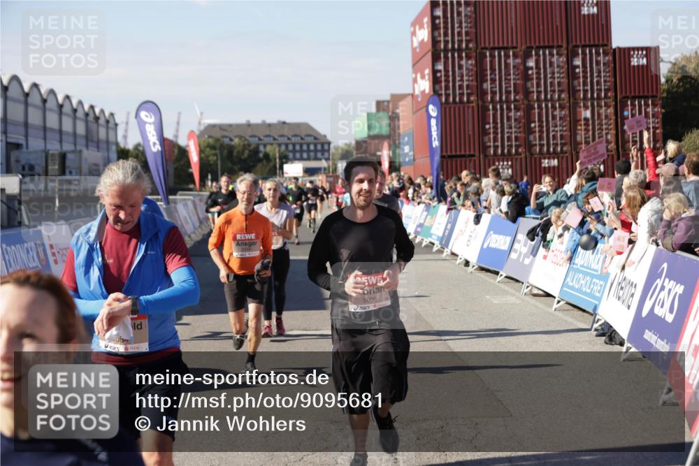 03.10.2025 - Köhlbrandbrückenlauf Jannik Wohlers http://msf.ph/oto/9095681 03.10.2025 13:20:55 Ziel 4709, 4915, 4916, 5006, 5084, 5130, 5156, 5169, 5377, 5480, 5488, 5501, 5774, 6296, 6645, 6646, 6648, 6650, 6703, 6780 meine-sportfotos.de