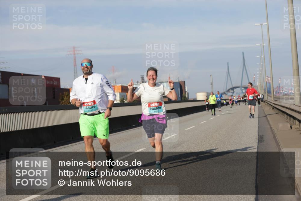 03.10.2025 - Köhlbrandbrückenlauf Jannik Wohlers http://msf.ph/oto/9095686 03.10.2025 10:13:55 Position 3 3439, 3453 meine-sportfotos.de