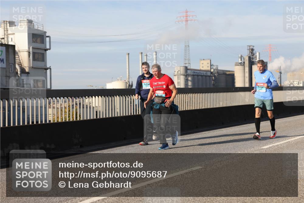 03.10.2025 - Köhlbrandbrückenlauf Lena Gebhardt http://msf.ph/oto/9095687 03.10.2025 10:09:52 Position 2  meine-sportfotos.de