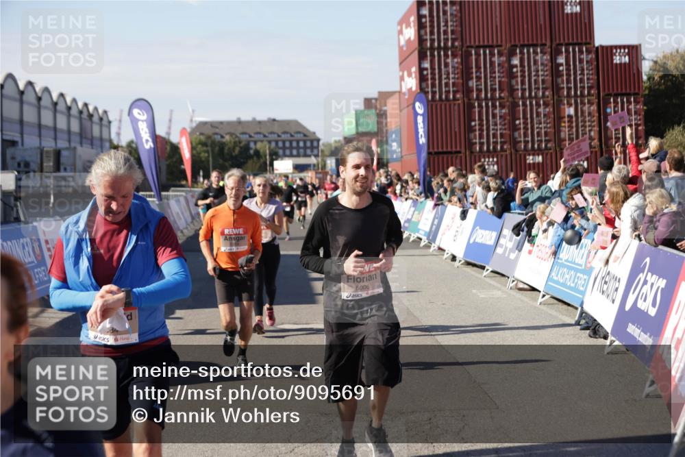 03.10.2025 - Köhlbrandbrückenlauf Jannik Wohlers http://msf.ph/oto/9095691 03.10.2025 13:20:55 Ziel 4709, 4915, 4916, 5006, 5084, 5130, 5156, 5169, 5377, 5480, 5488, 5501, 5774, 6296, 6645, 6646, 6648, 6650, 6703, 6780 meine-sportfotos.de