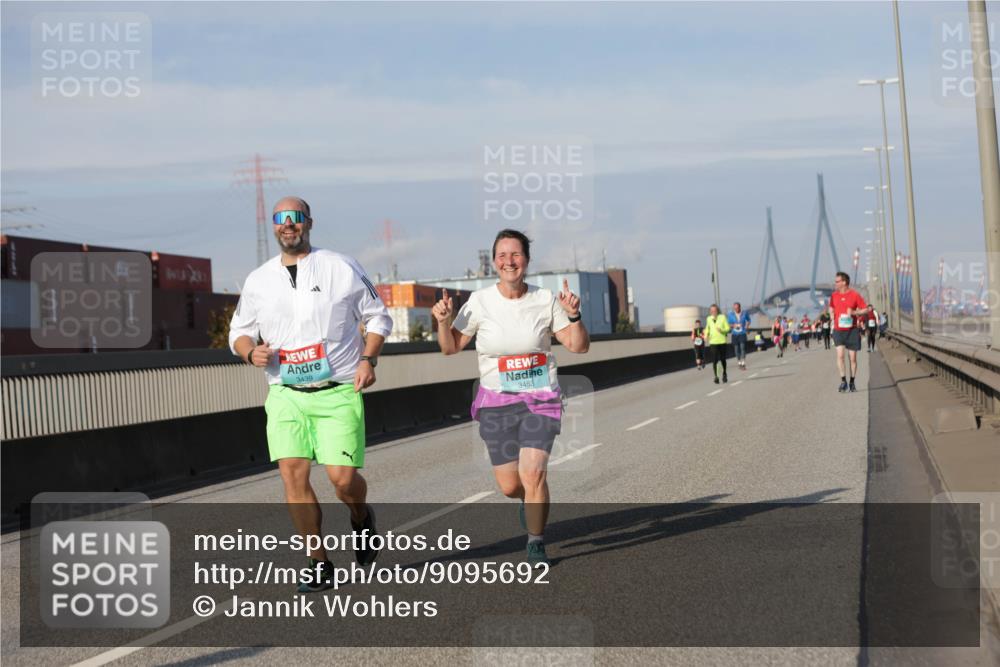 03.10.2025 - Köhlbrandbrückenlauf Jannik Wohlers http://msf.ph/oto/9095692 03.10.2025 10:13:55 Position 3 3439, 3453 meine-sportfotos.de