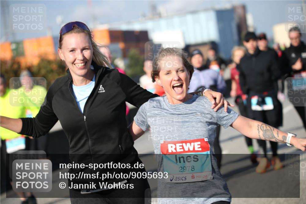 03.10.2025 - Köhlbrandbrückenlauf Jannik Wohlers http://msf.ph/oto/9095693 03.10.2025 10:04:25 Position 3 6, 2978 meine-sportfotos.de