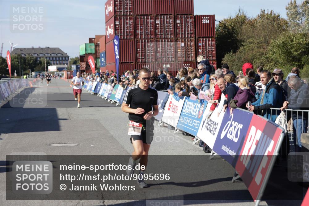 03.10.2025 - Köhlbrandbrückenlauf Jannik Wohlers http://msf.ph/oto/9095696 03.10.2025 12:55:07 Ziel 5765, 6130, 6410 meine-sportfotos.de