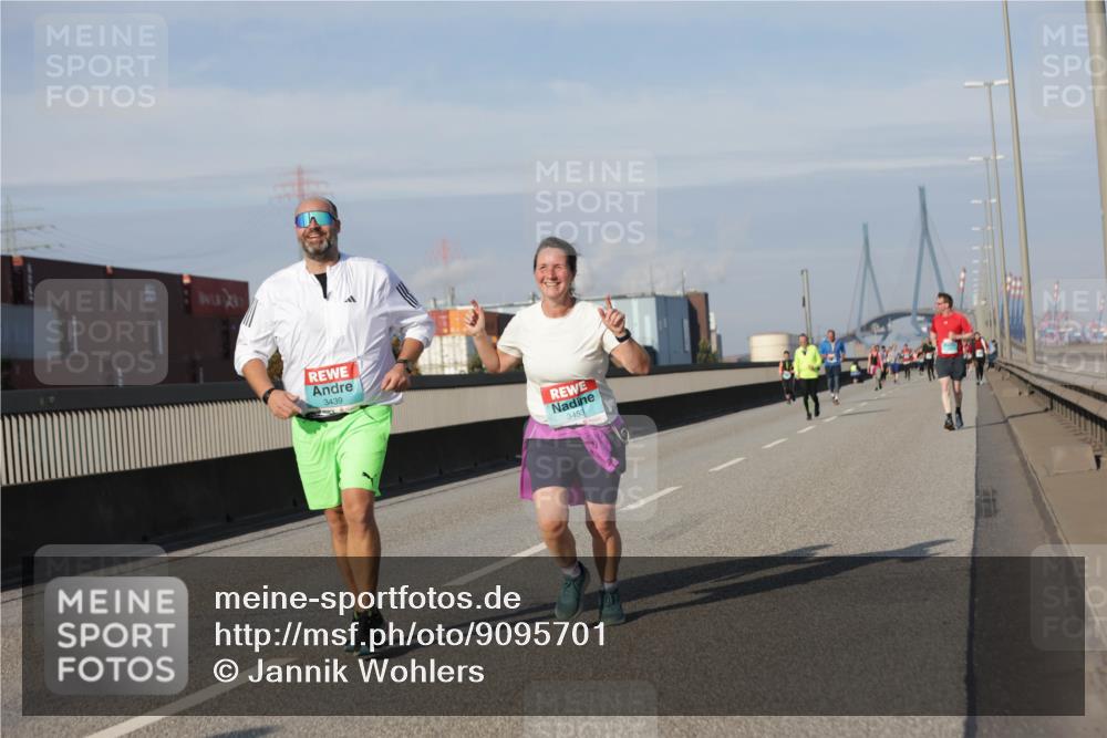 03.10.2025 - Köhlbrandbrückenlauf Jannik Wohlers http://msf.ph/oto/9095701 03.10.2025 10:13:55 Position 3 3439, 3453 meine-sportfotos.de
