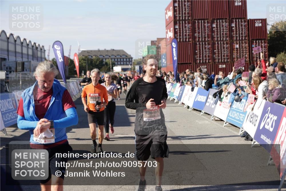 03.10.2025 - Köhlbrandbrückenlauf Jannik Wohlers http://msf.ph/oto/9095703 03.10.2025 13:20:56 Ziel 4709, 4915, 4916, 5006, 5084, 5130, 5156, 5169, 5377, 5480, 5501, 5774, 6296, 6645, 6646, 6648, 6650, 6703, 6780 meine-sportfotos.de