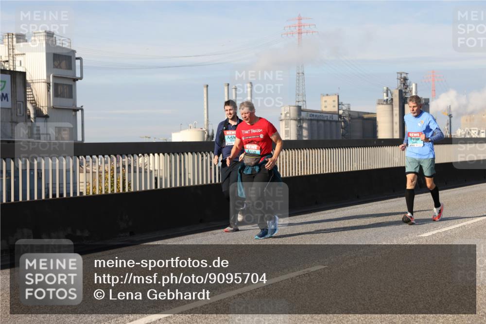 03.10.2025 - Köhlbrandbrückenlauf Lena Gebhardt http://msf.ph/oto/9095704 03.10.2025 10:09:52 Position 2  meine-sportfotos.de