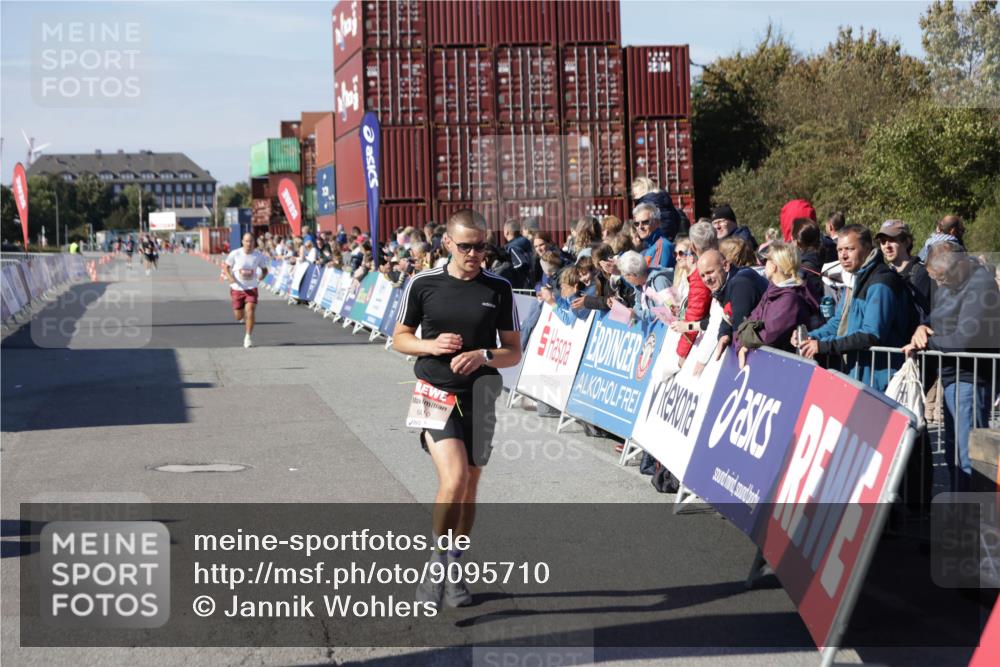 03.10.2025 - Köhlbrandbrückenlauf Jannik Wohlers http://msf.ph/oto/9095710 03.10.2025 12:55:07 Ziel 5765, 6130, 6410 meine-sportfotos.de