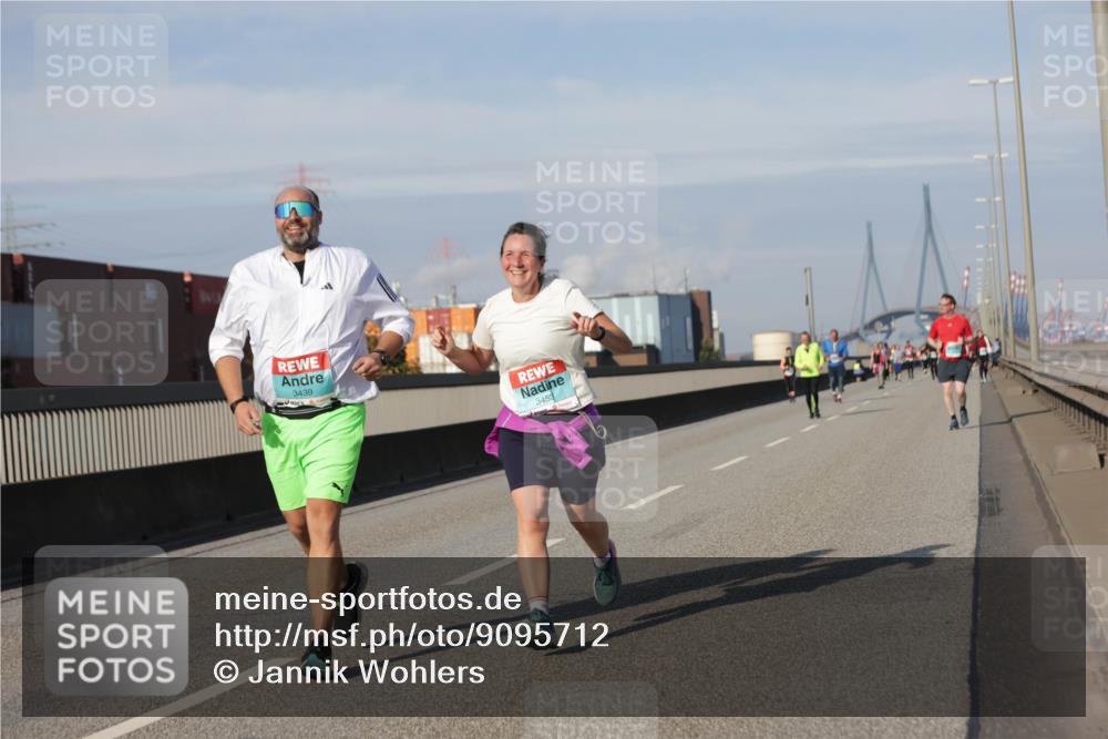 03.10.2025 - Köhlbrandbrückenlauf Jannik Wohlers http://msf.ph/oto/9095712 03.10.2025 10:13:55 Position 3 3439, 3453 meine-sportfotos.de