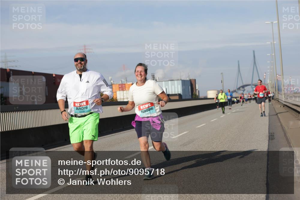 03.10.2025 - Köhlbrandbrückenlauf Jannik Wohlers http://msf.ph/oto/9095718 03.10.2025 10:13:55 Position 3 3439, 3453 meine-sportfotos.de
