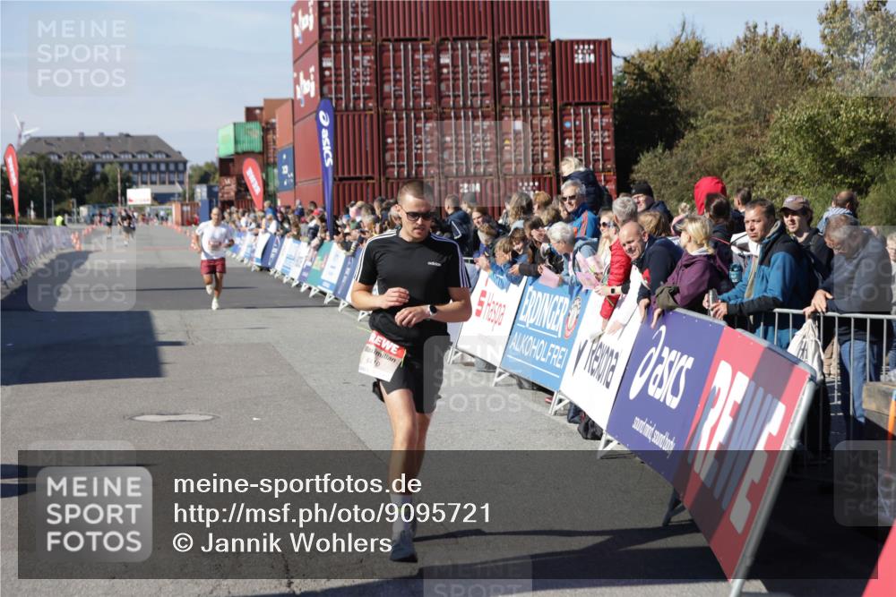 03.10.2025 - Köhlbrandbrückenlauf Jannik Wohlers http://msf.ph/oto/9095721 03.10.2025 12:55:07 Ziel 5765, 6130, 6410 meine-sportfotos.de