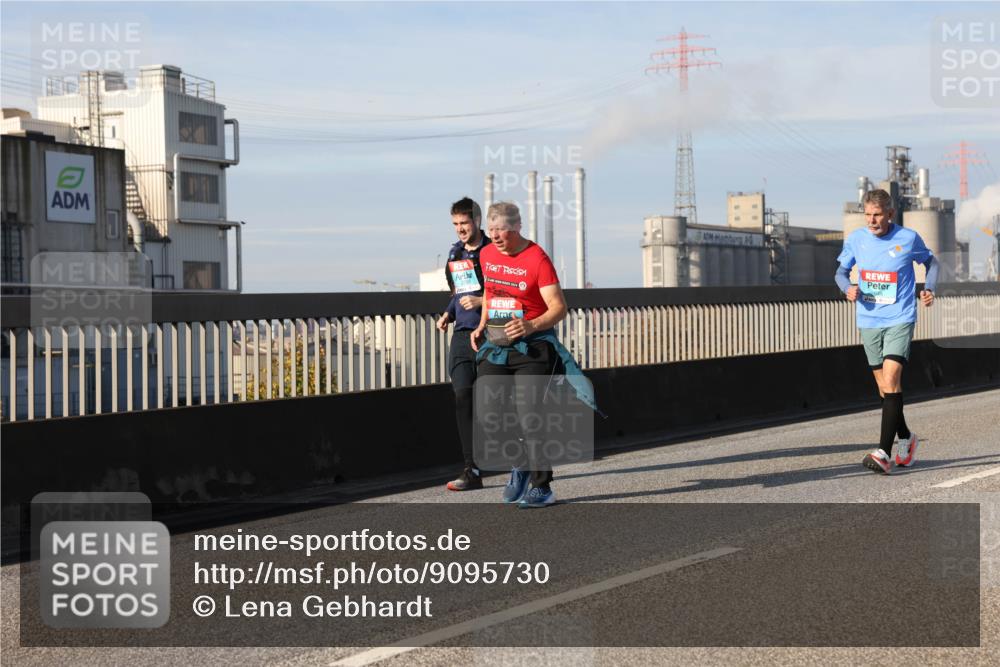 03.10.2025 - Köhlbrandbrückenlauf Lena Gebhardt http://msf.ph/oto/9095730 03.10.2025 10:09:52 Position 2  meine-sportfotos.de