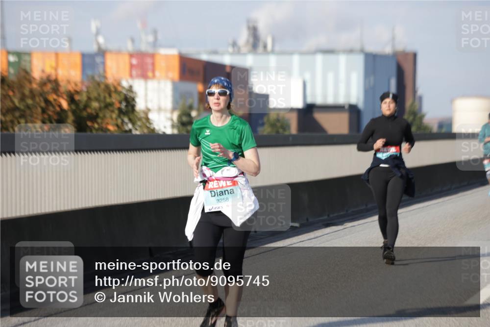 03.10.2025 - Köhlbrandbrückenlauf Jannik Wohlers http://msf.ph/oto/9095745 03.10.2025 10:16:58 Position 3 3258 meine-sportfotos.de