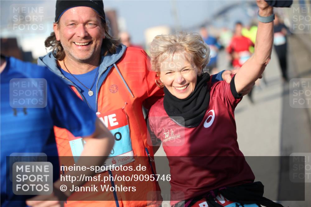 03.10.2025 - Köhlbrandbrückenlauf Jannik Wohlers http://msf.ph/oto/9095746 03.10.2025 10:04:30 Position 3 14 meine-sportfotos.de