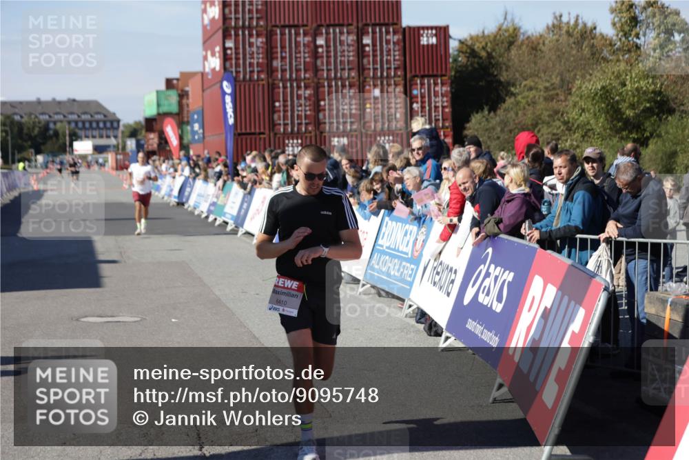 03.10.2025 - Köhlbrandbrückenlauf Jannik Wohlers http://msf.ph/oto/9095748 03.10.2025 12:55:08 Ziel 5765, 6130, 6410 meine-sportfotos.de