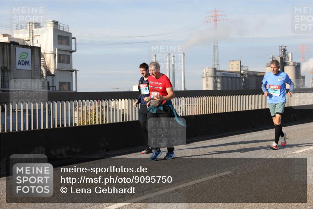 03.10.2025 - Köhlbrandbrückenlauf Lena Gebhardt http://msf.ph/oto/9095750 03.10.2025 10:09:52 Position 2  meine-sportfotos.de