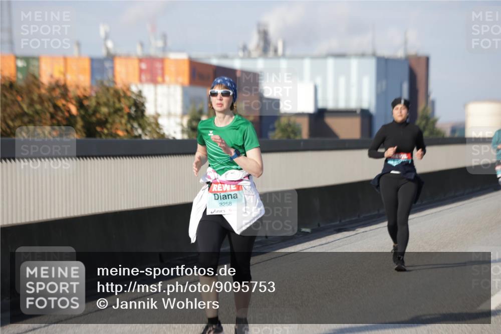 03.10.2025 - Köhlbrandbrückenlauf Jannik Wohlers http://msf.ph/oto/9095753 03.10.2025 10:16:58 Position 3 3258 meine-sportfotos.de