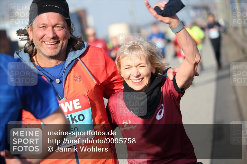 03.10.2025 - Köhlbrandbrückenlauf Jannik Wohlers http://msf.ph/oto/9095758 03.10.2025 10:04:30 Position 3 50 meine-sportfotos.de