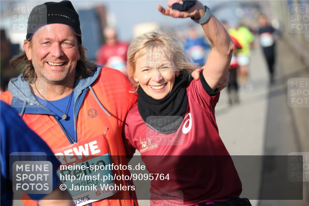 03.10.2025 - Köhlbrandbrückenlauf Jannik Wohlers http://msf.ph/oto/9095764 03.10.2025 10:04:30 Position 3 2350 meine-sportfotos.de