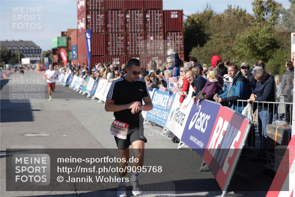 03.10.2025 - Köhlbrandbrückenlauf Jannik Wohlers http://msf.ph/oto/9095768 03.10.2025 12:55:08 Ziel 5765, 6130, 6410 meine-sportfotos.de
