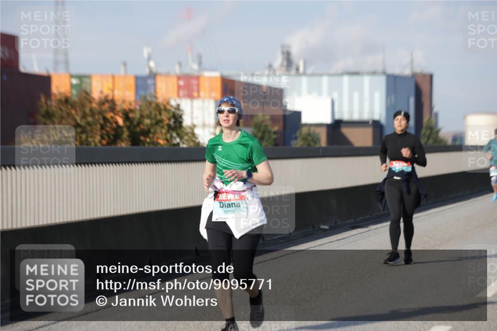 03.10.2025 - Köhlbrandbrückenlauf Jannik Wohlers http://msf.ph/oto/9095771 03.10.2025 10:16:58 Position 3 3258 meine-sportfotos.de