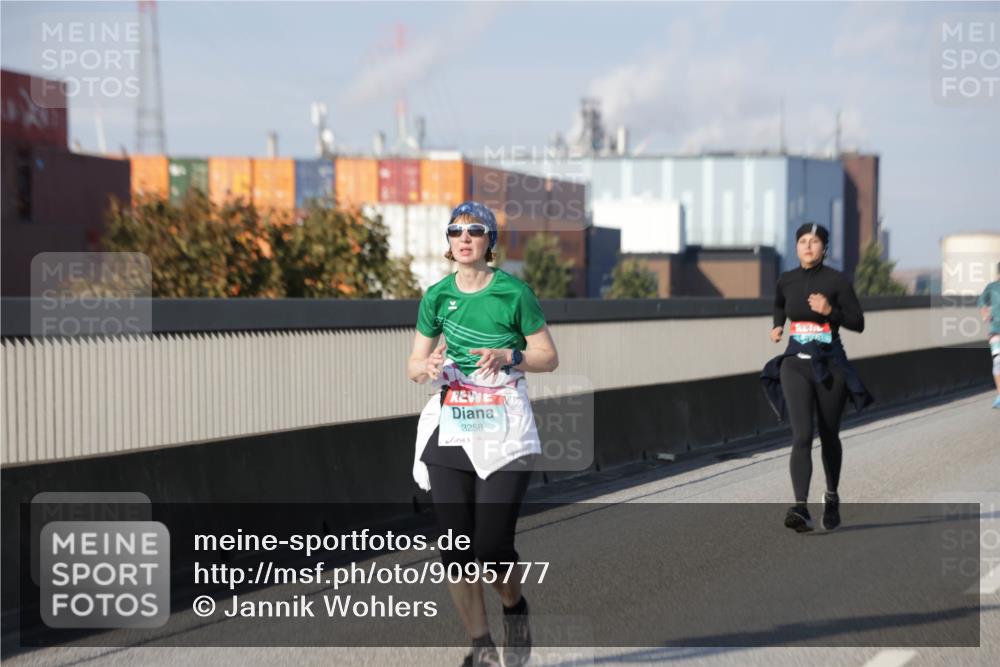 03.10.2025 - Köhlbrandbrückenlauf Jannik Wohlers http://msf.ph/oto/9095777 03.10.2025 10:16:58 Position 3 3258 meine-sportfotos.de