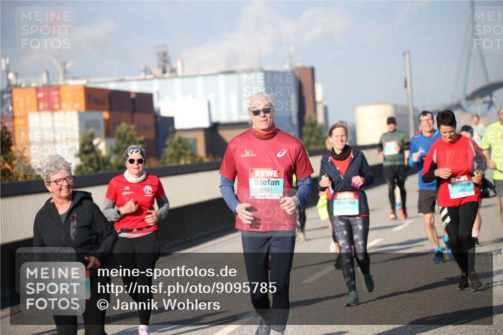 03.10.2025 - Köhlbrandbrückenlauf Jannik Wohlers http://msf.ph/oto/9095785 03.10.2025 10:04:33 Position 3 1934, 1483, 3029 meine-sportfotos.de